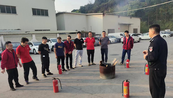 宏展封箱膠帶廠家開展消防實戰(zhàn)應(yīng)急演練，防患未然，保障安全生產(chǎn)